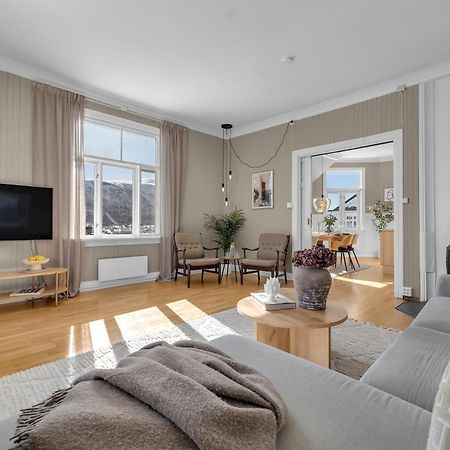 Lovely City Center Apartment With Amazing Views And Free Parking! Tromsø Exteriér fotografie