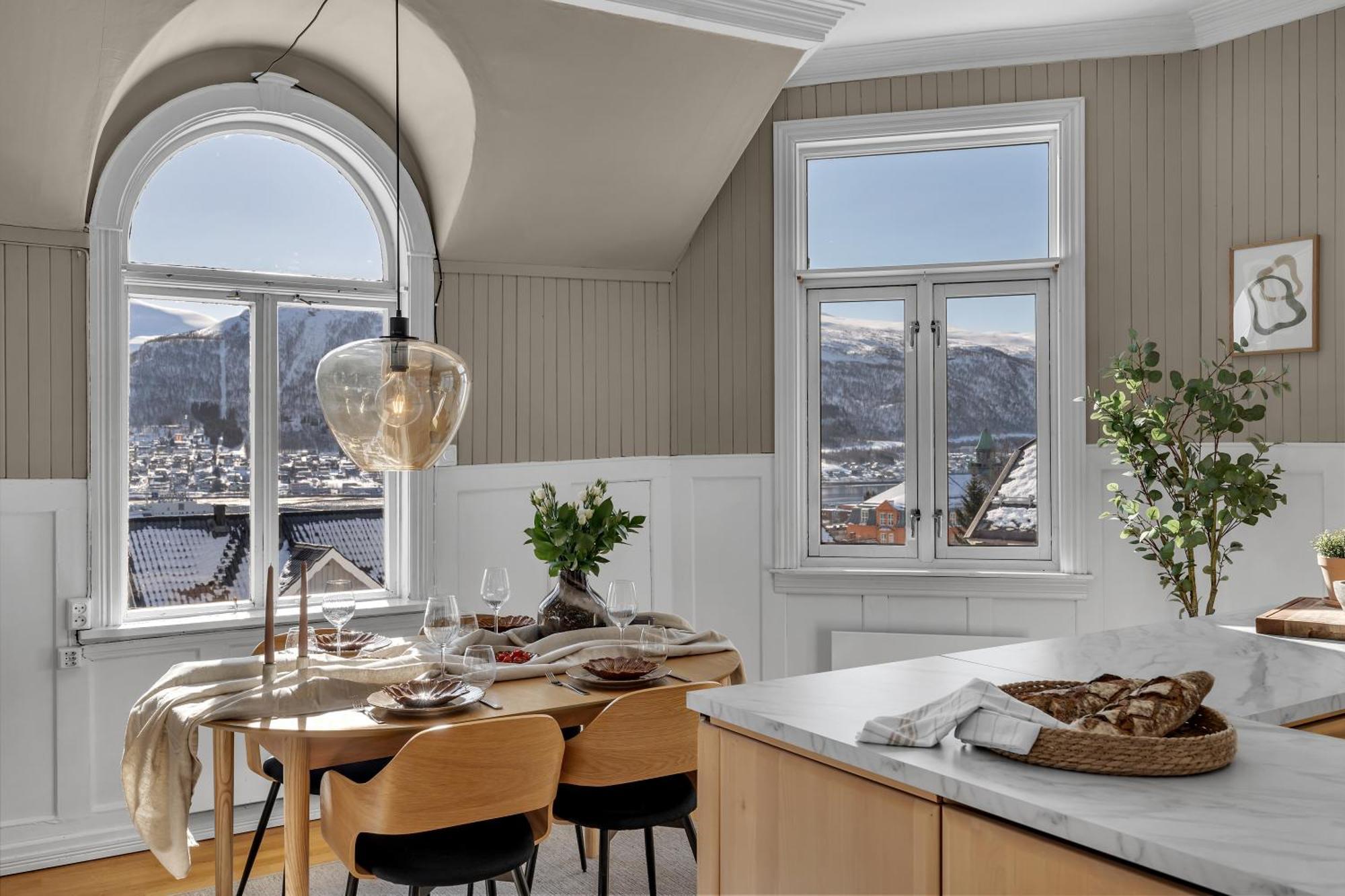 Lovely City Center Apartment With Amazing Views And Free Parking! Tromsø Exteriér fotografie